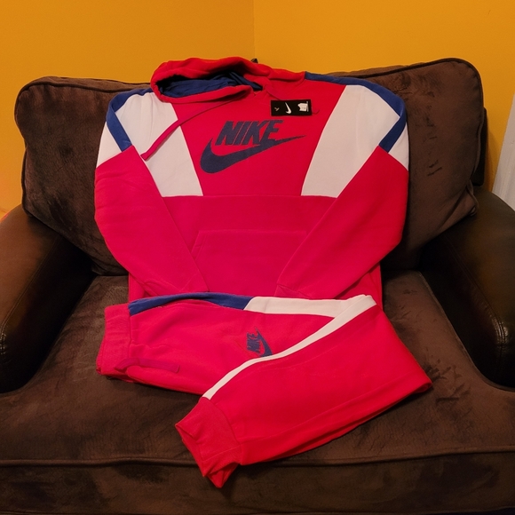 nike red sweatsuit